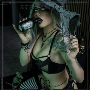 Meet your Posher, Eva